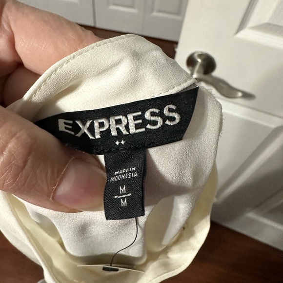 NWT Expresss Crocheted Lace Front Blouse - Picture 13 of 16